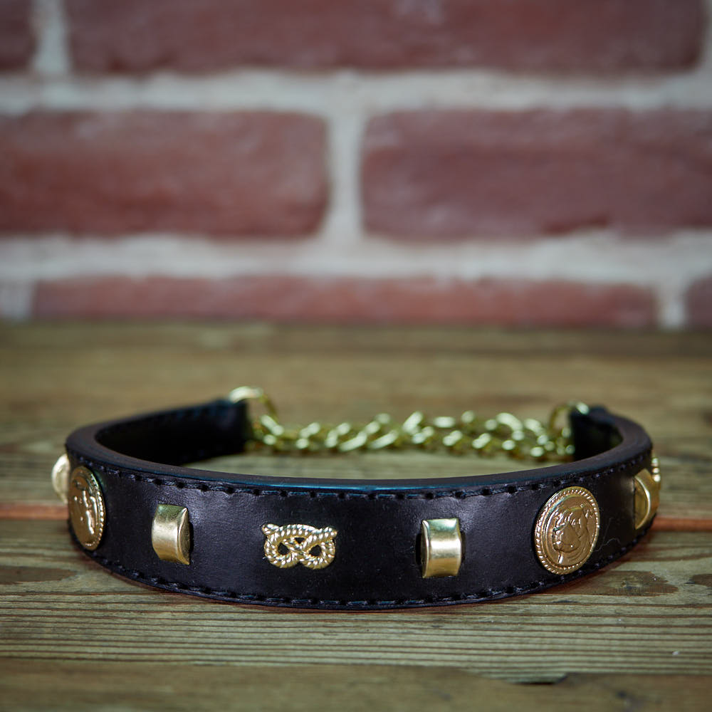 Lift the tail of your tough dog with our chain martingale collars!