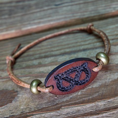 Bracelets en cuir Slade Czech : pièces cousues main avec ton propre style