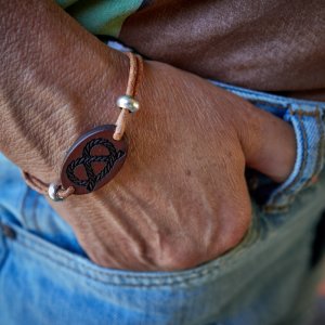 Bracelets en cuir Slade Czech : pièces cousues main avec ton propre style