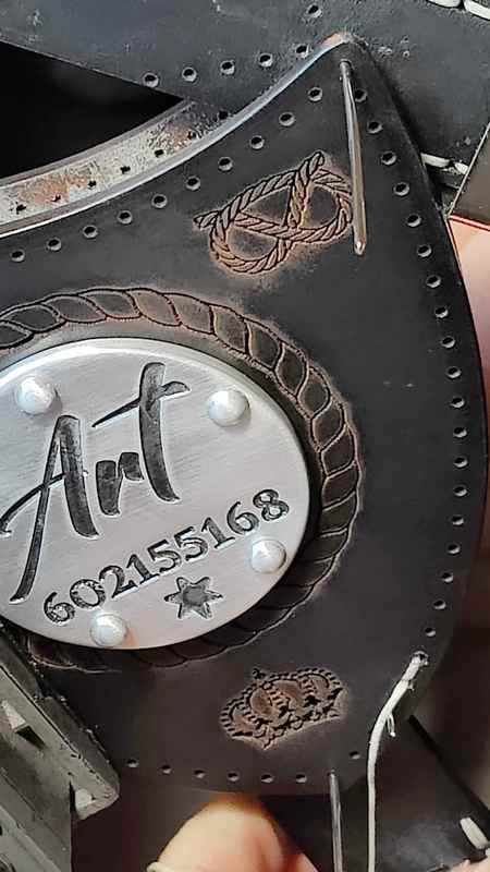 Jak se vyrábí psí postroj ve Slade Czech?