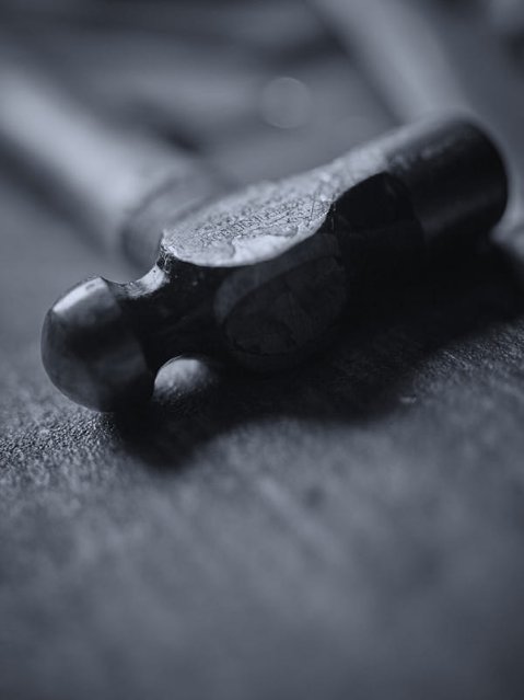 Outils de sellier : le fer qui donne du cran au cuir