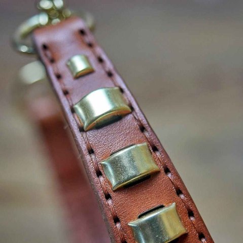 Comment reconnaître un collier en cuir de qualité en 30 secondes