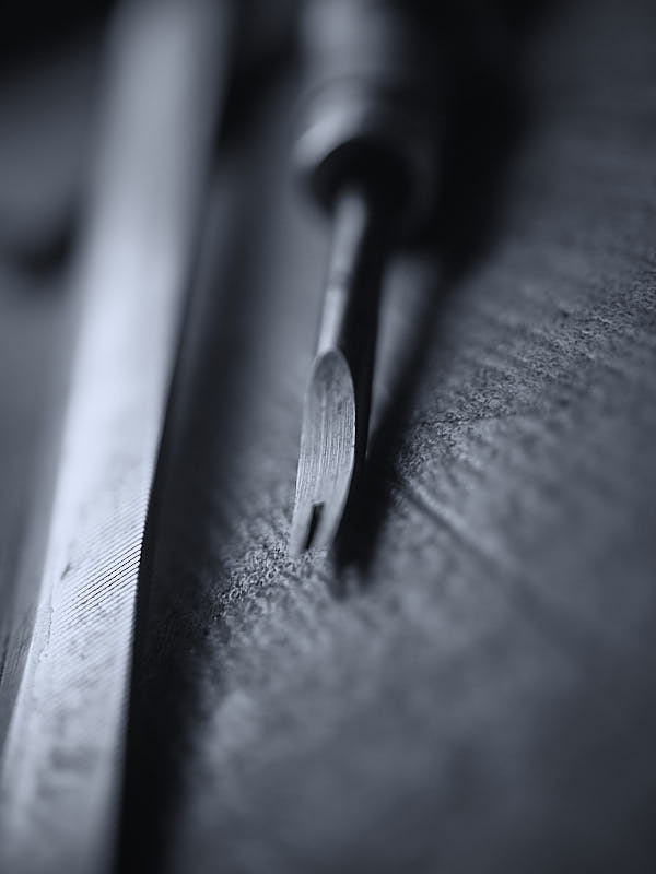 Outils de sellier : le fer qui donne du cran au cuir