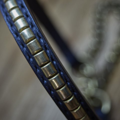 Comment repérer un vrai collier en cuir