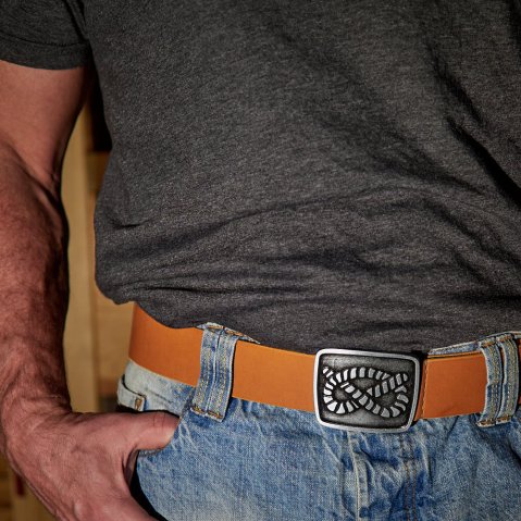 Comment fabrique-t-on vraiment une ceinture en cuir ?