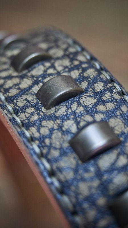 Comment repérer un vrai collier en cuir