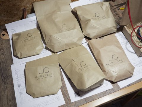 Jak probíhá výroba na míru – od kliknutí po pošťáka