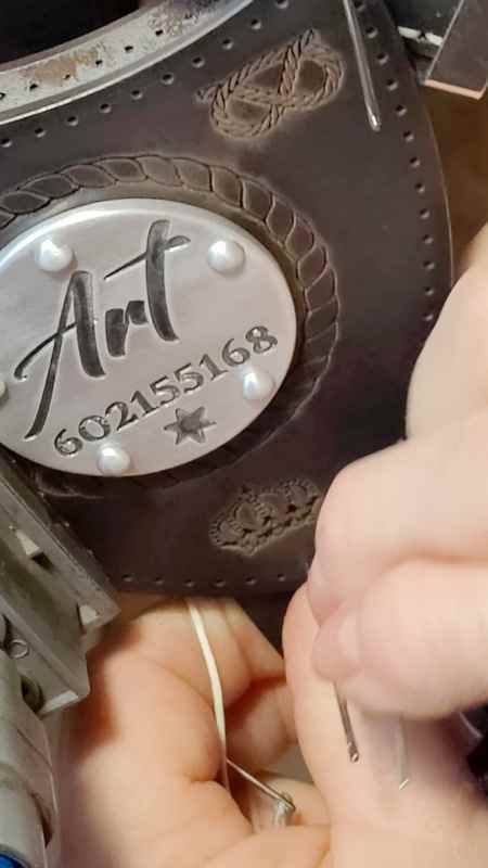 Jak se vyrábí psí postroj ve Slade Czech?