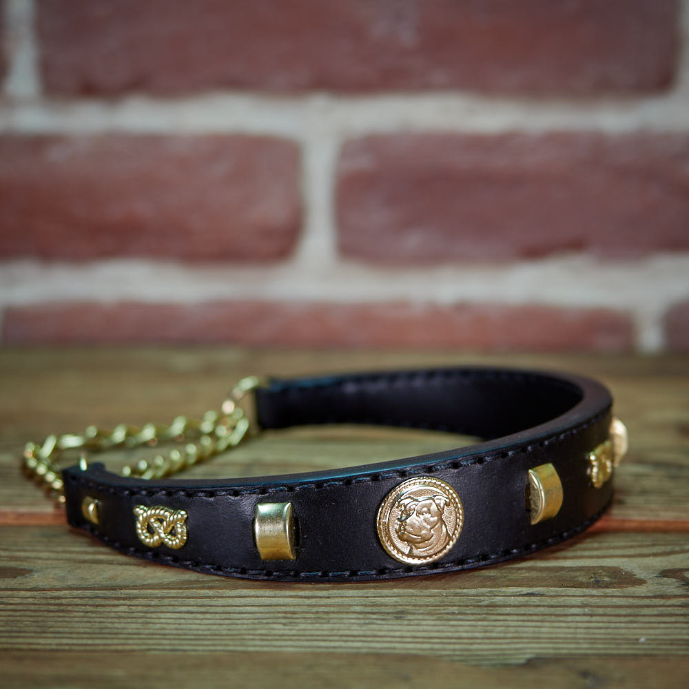 Lift the tail of your tough dog with our chain martingale collars!