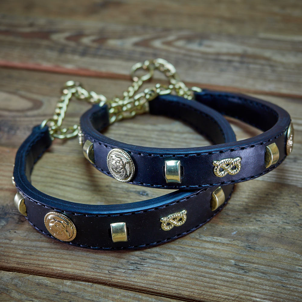 Lift the tail of your tough dog with our chain martingale collars!