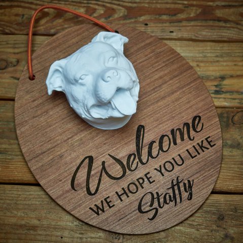 Tête de Staffie 3D venue d’une autre galaxie : déco originale pour ta maison