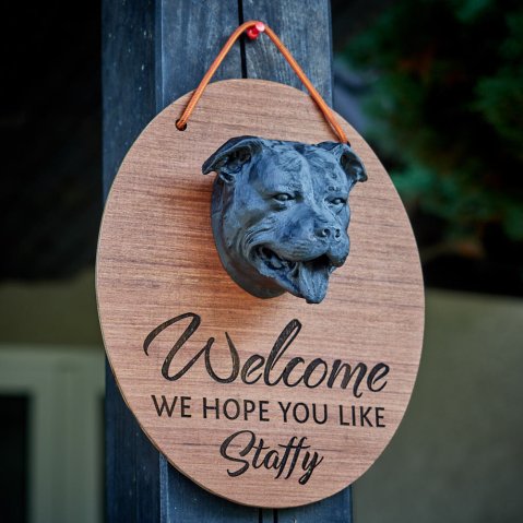 Tête de Staffie 3D venue d’une autre galaxie : déco originale pour ta maison