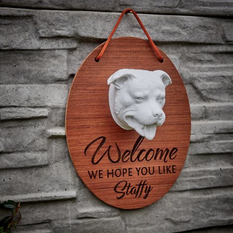 Tête de Staffie 3D venue d’une autre galaxie : déco originale pour ta maison