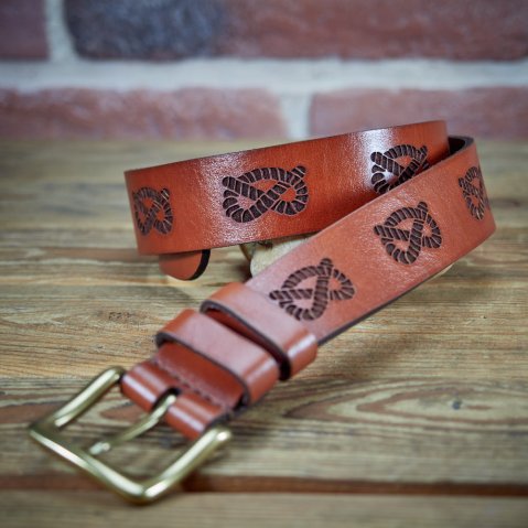 Comment fabrique-t-on vraiment une ceinture en cuir ?